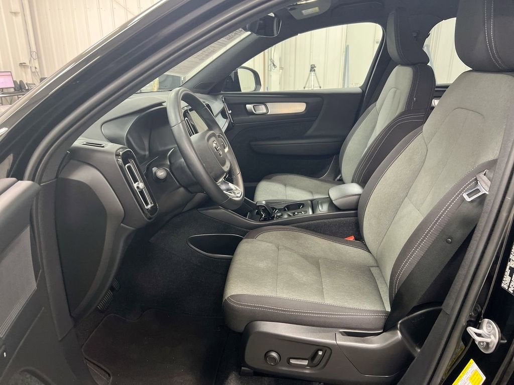 2023 Volvo XC40 Core