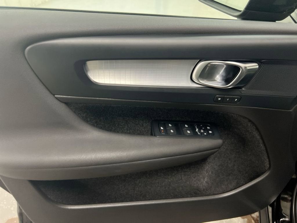 2023 Volvo XC40 Core