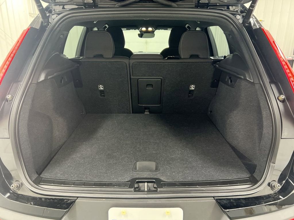 2023 Volvo XC40 Core