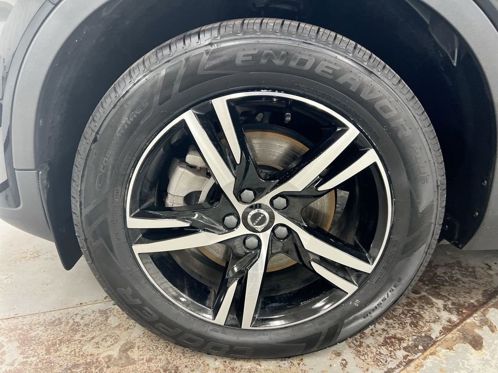 2023 Volvo XC40 Core