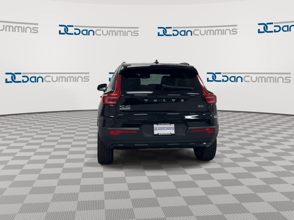 2024 Volvo XC40 Plus Dark Theme
