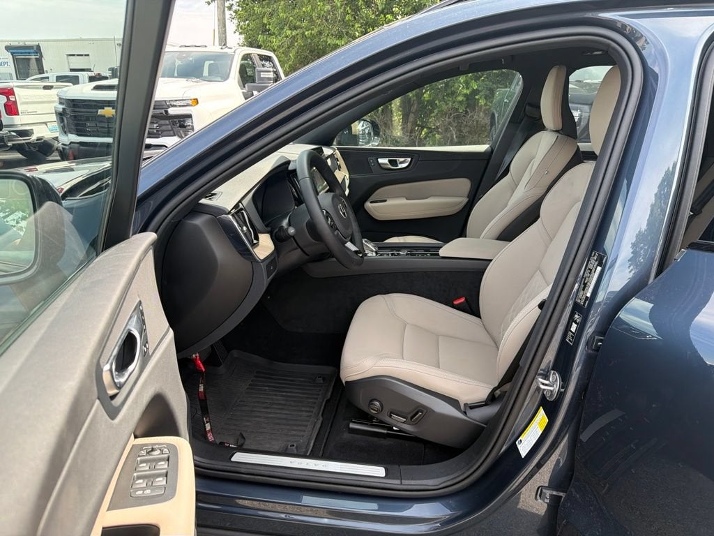 2026 Volvo XC60 Plus
