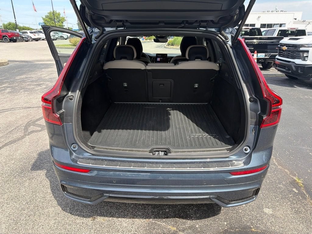 2026 Volvo XC60 Plus