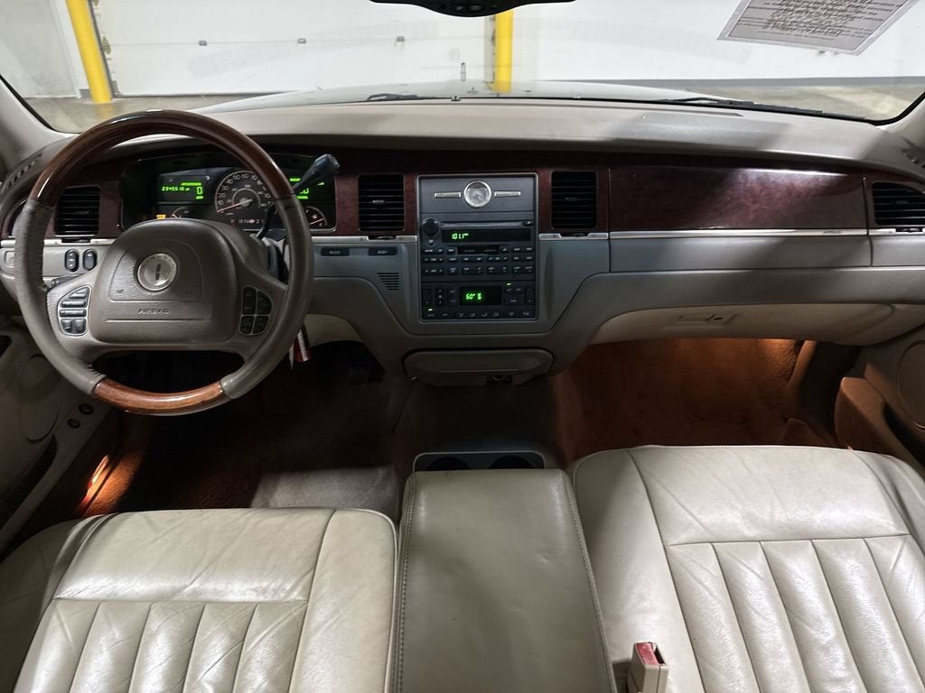 2003 Lincoln Town Car Signature
