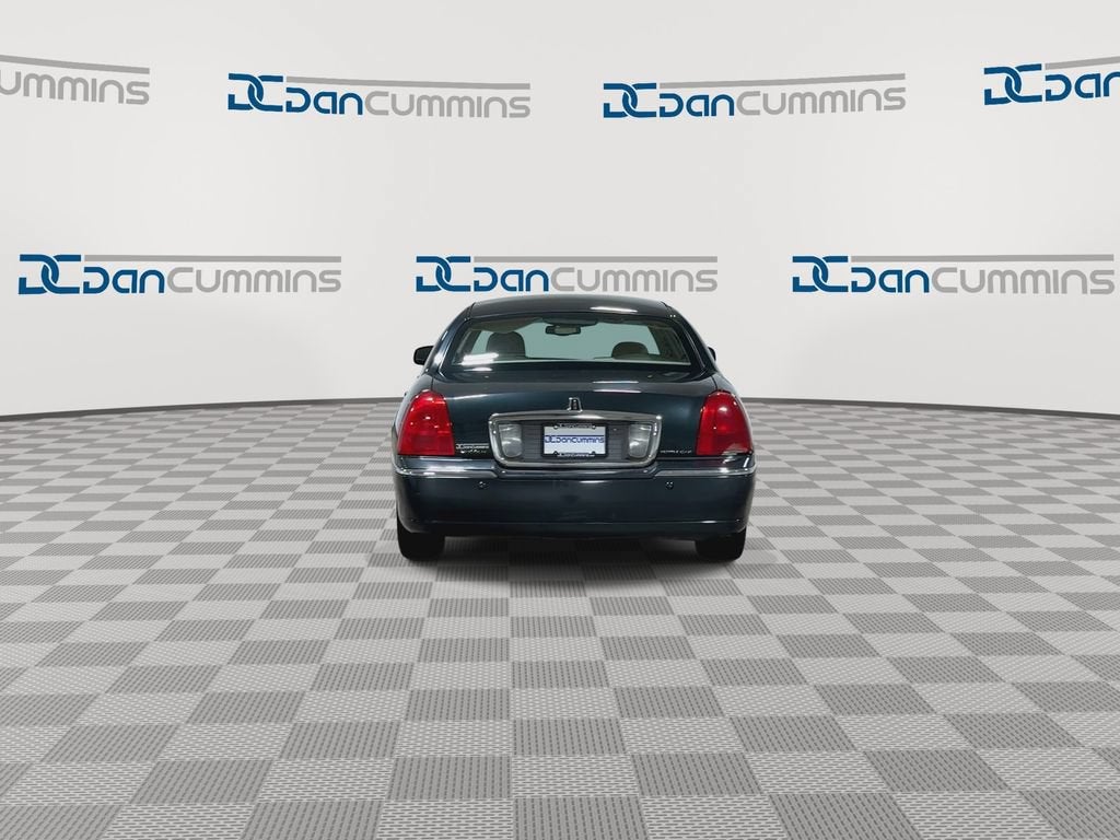 2003 Lincoln Town Car Signature