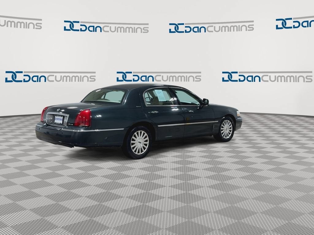 2003 Lincoln Town Car Signature