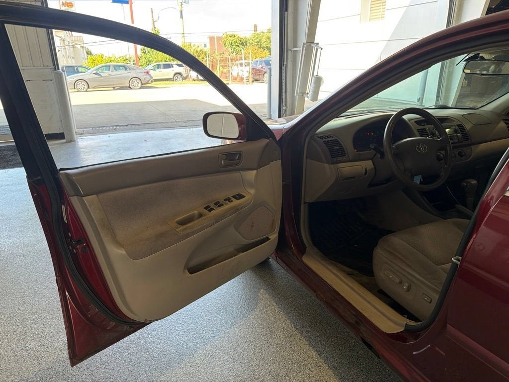 2004 Toyota Camry LE