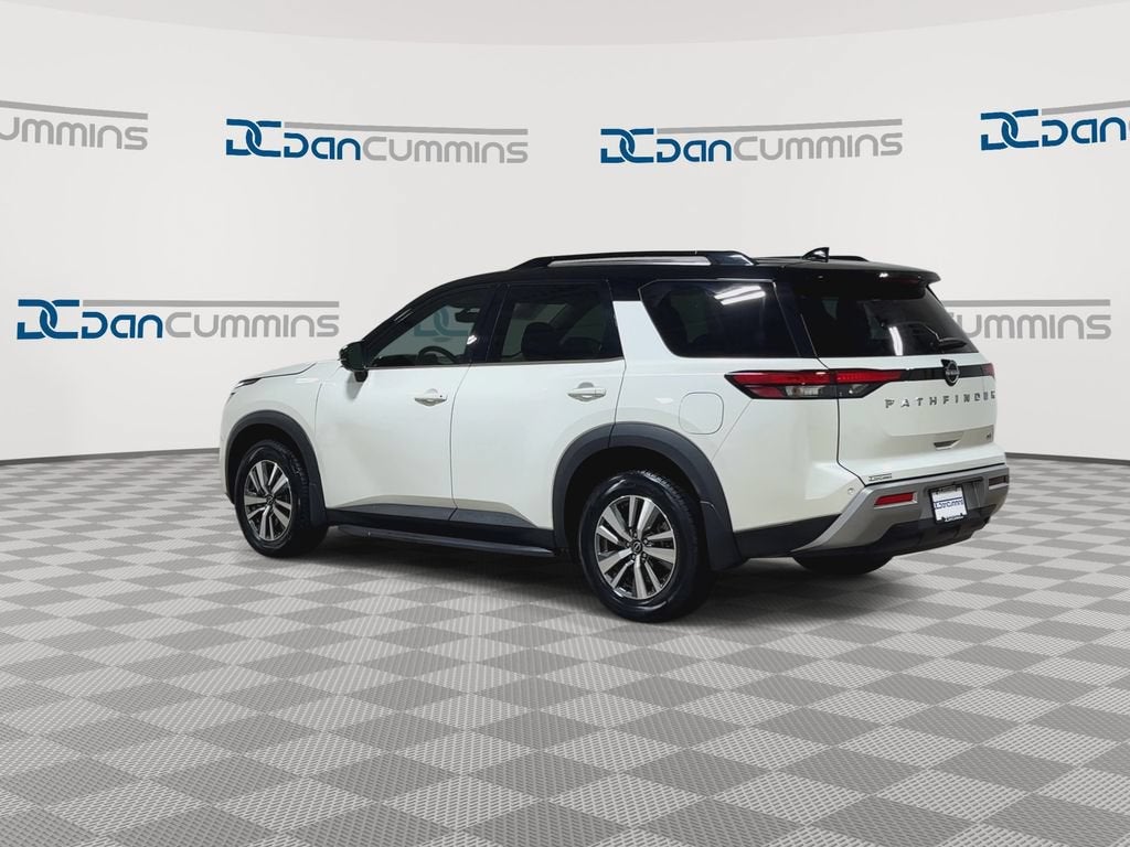 2024 Nissan Pathfinder SL