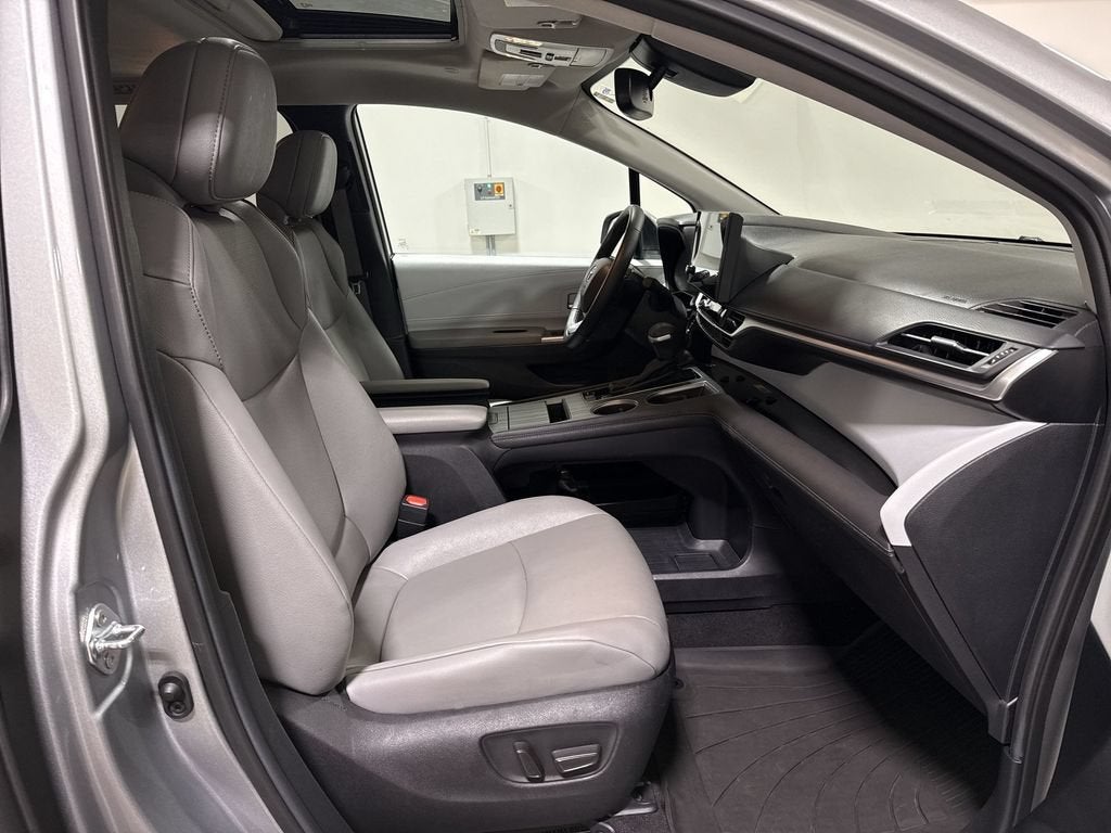 2025 Toyota Sienna XLE