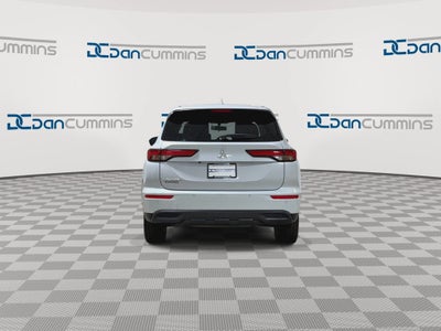2024 Mitsubishi Outlander ES