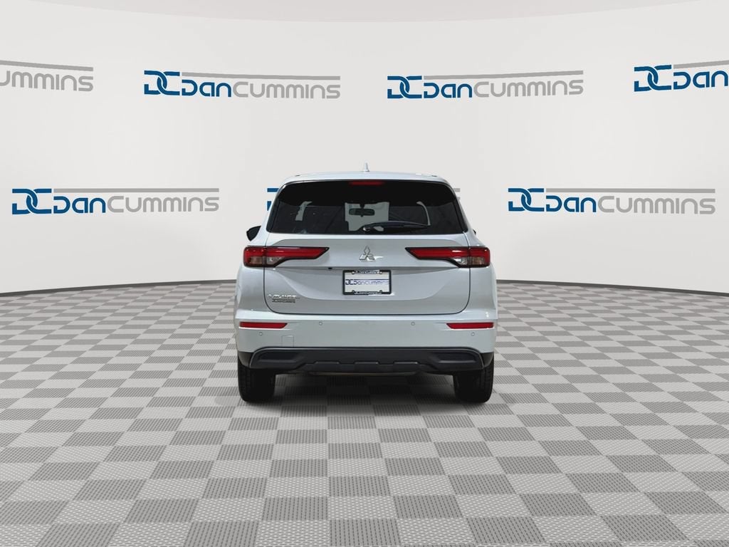 2024 Mitsubishi Outlander ES