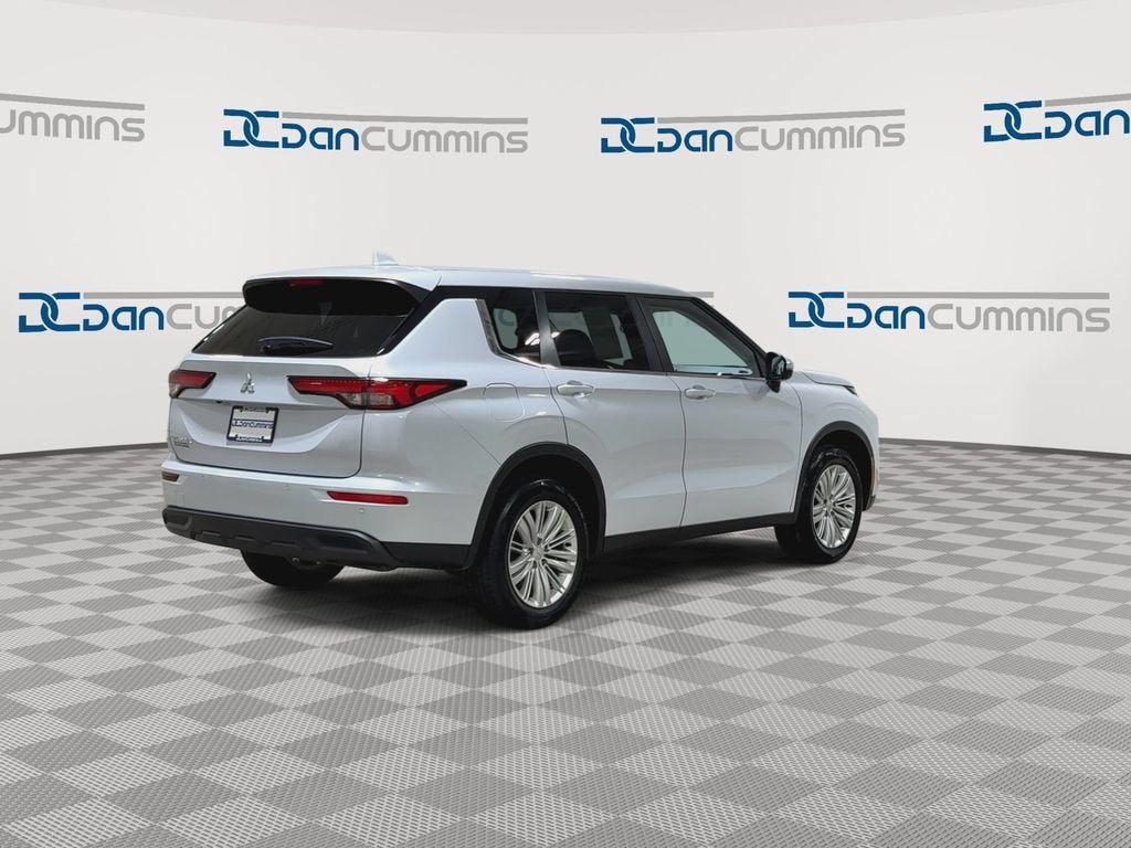 2024 Mitsubishi Outlander ES