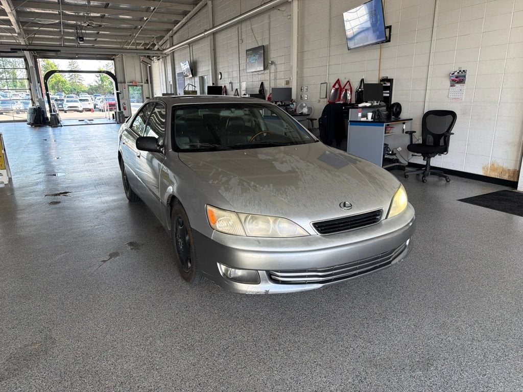 2000 Lexus ES 300 4dr Sdn