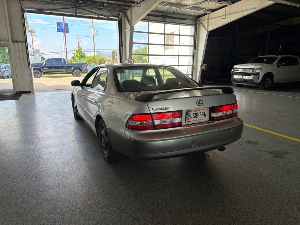 2000 Lexus ES 300 4dr Sdn