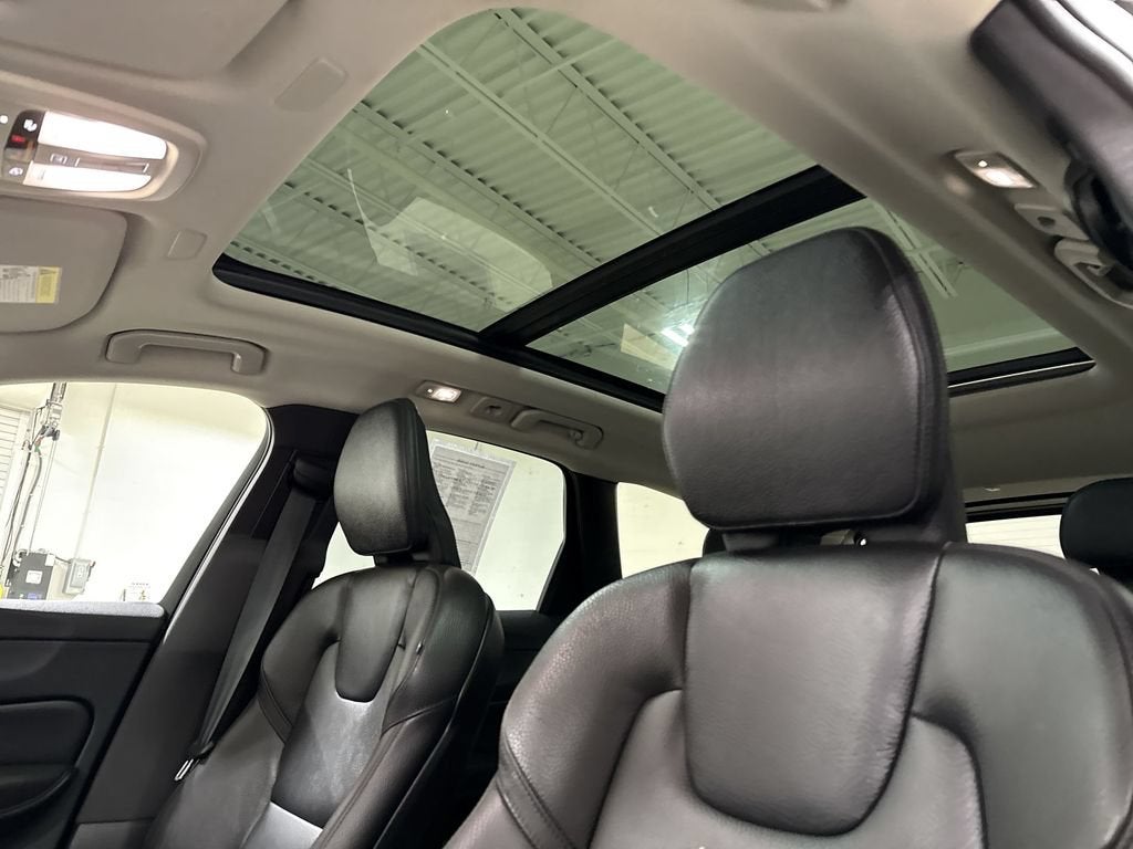2023 Volvo XC60 Plus Bright Theme