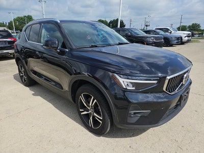 2023 Volvo XC40 Plus Bright Theme