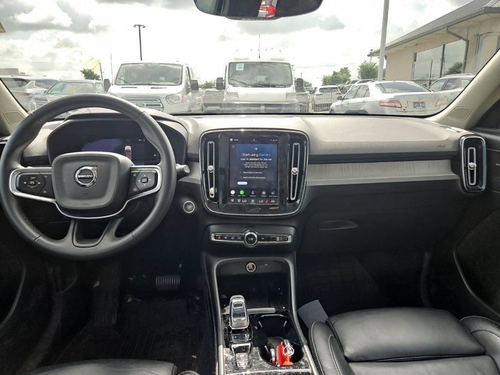 2023 Volvo XC40 Plus Bright Theme